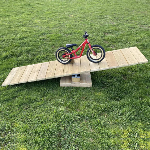 Wippbrett für Kinder-Fahrradparcours