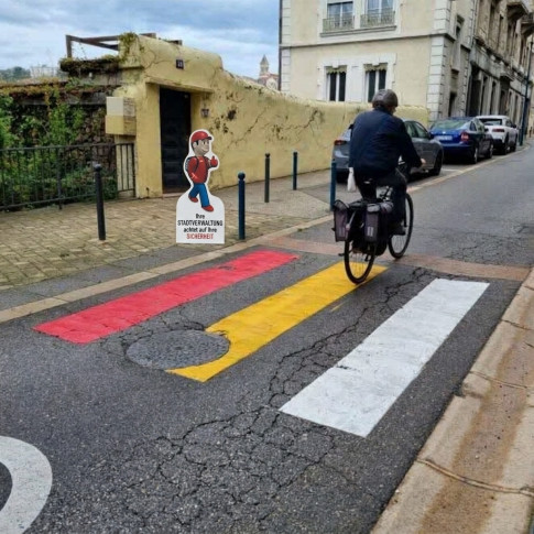 Personalisierbare Fußgängerüberweg-Silhouette